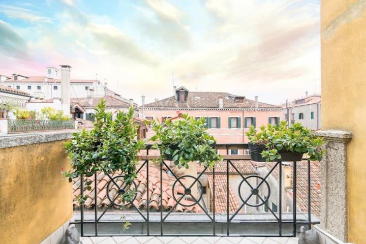 Ca’ Pesaro rooftop terrace apartment. Venecia Exterior foto