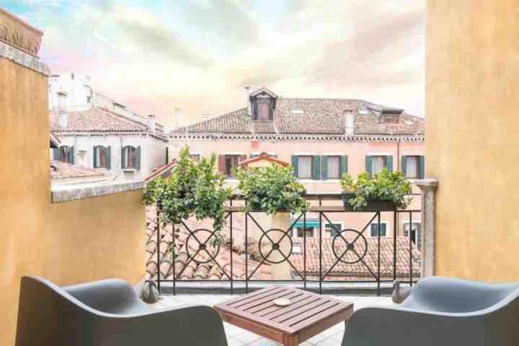 Ca’ Pesaro rooftop terrace apartment. Venecia Exterior foto