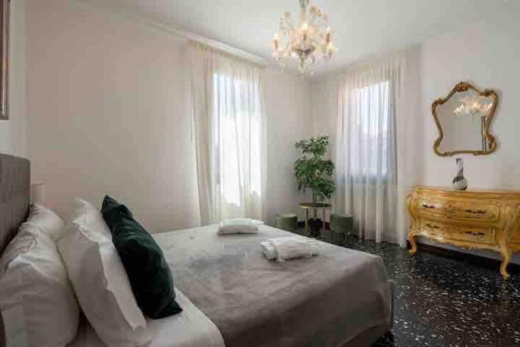 Ca’ Pesaro rooftop terrace apartment. Venecia Exterior foto